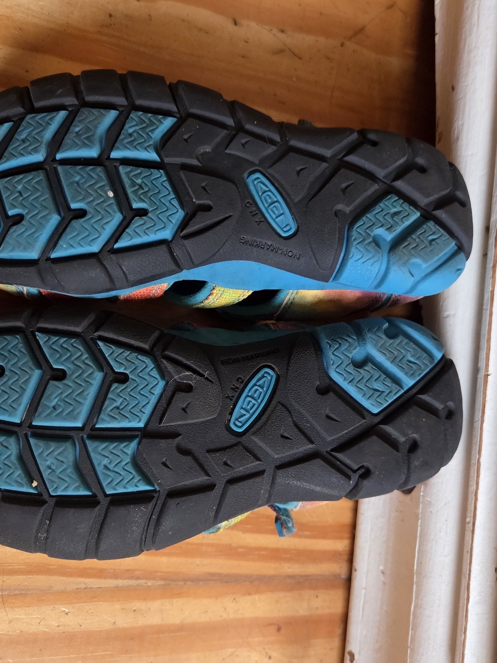 Keen Kids Teal Sandals with Rainbow Straps - Picture 5 of 6